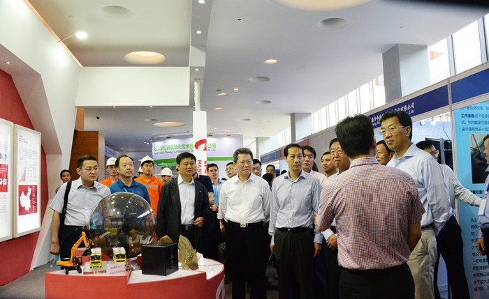 1449119381 1449119381